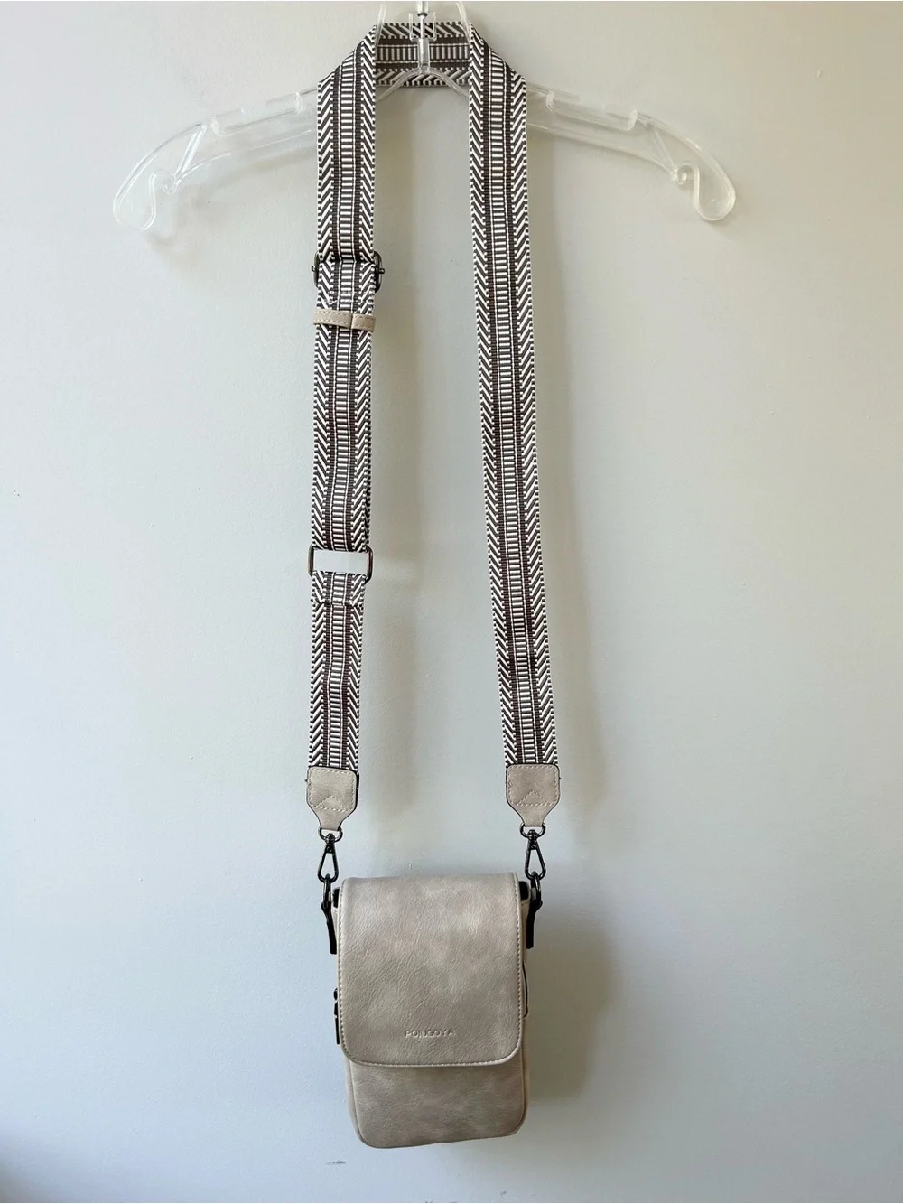Poiugoya light tan small crossbody travel bag